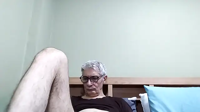 Snapshot of BIGUNCUTHARDCOCK chatting on November 21, 2025, 1:10 pm BIGUNCUTHARDCOCK online show from November 21, 2025, 1:10 pm