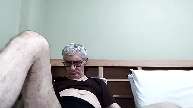 Snapshot of BIGUNCUTHARDCOCK chatting on November 24, 2025, 2:06 pm BIGUNCUTHARDCOCK online show from November 24, 2025, 2:06 pm