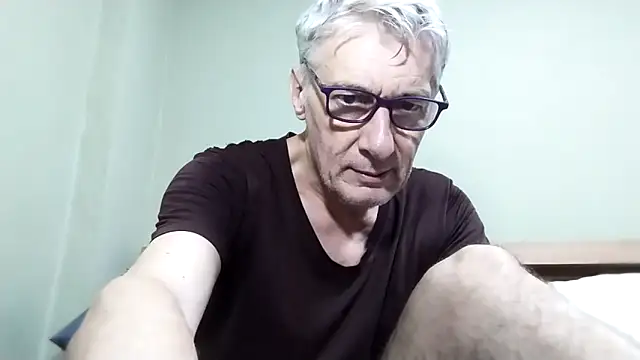 Snapshot of BIGUNCUTHARDCOCK chatting on November 18, 2025, 11:48 pm BIGUNCUTHARDCOCK online show from November 18, 2025, 11:48 pm