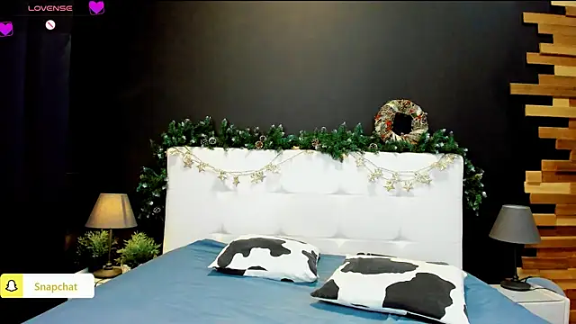 Snapshot of Julianna_Jami chatting on December 12, 2024, 9:37 pm Julianna Jami online show from December 12, 2024, 9:37 pm