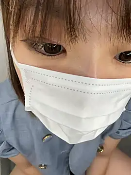 Snapshot of hi---chan- chatting on August 2, 2026, 4:26 pm hi---chan- online show from August 2, 2026, 4:26 pm