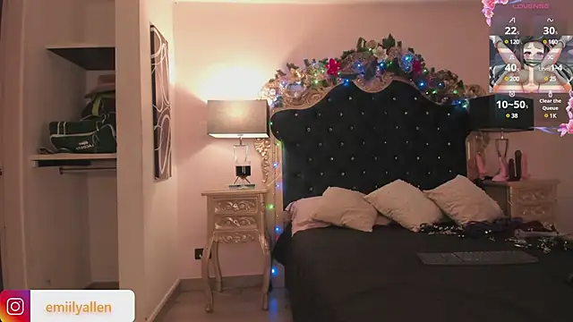 Snapshot of EmilyAllen_ chatting on December 20, 2024, 5:36 am EmilyAllen online show from December 20, 2024, 5:36 am