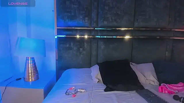 Snapshot of EmilyAllen_ chatting on February 26, 2025, 5:57 am EmilyAllen online show from February 26, 2025, 5:57 am