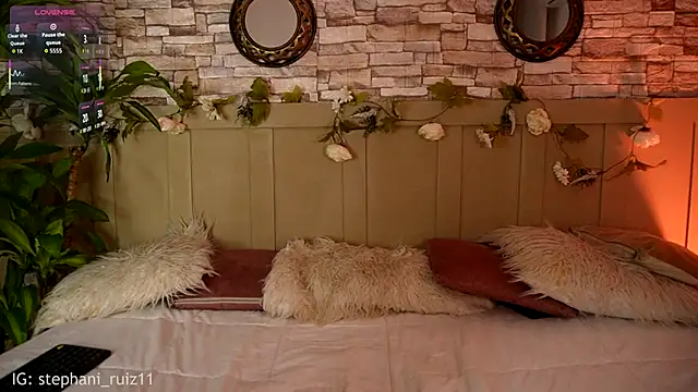 Snapshot of RossemaryRain chatting on December 1, 2025, 8:10 pm RossemaryRain online show from December 1, 2025, 8:10 pm