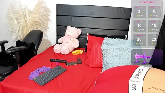 Snapshot of Julieta_Coopeer_ chatting on September 21, 2025, 7:02 am Julieta Coopeer online show from September 21, 2025, 7:02 am