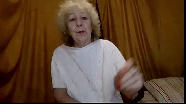 Snapshot of _Estelitta_5 chatting on May 31, 2026, 3:51 pm Estelitta 5 online show from May 31, 2026, 3:51 pm