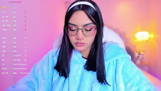 AzuraKindong online show from April 20, 2026, 7:26 pm