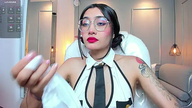 Snapshot of AzuraKindong chatting on December 4, 2025, 7:35 pm AzuraKindong online show from December 4, 2025, 7:35 pm