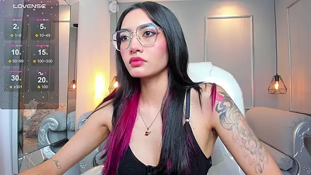 Snapshot of AzuraKindong chatting on November 25, 2025, 7:25 pm AzuraKindong online show from November 25, 2025, 7:25 pm