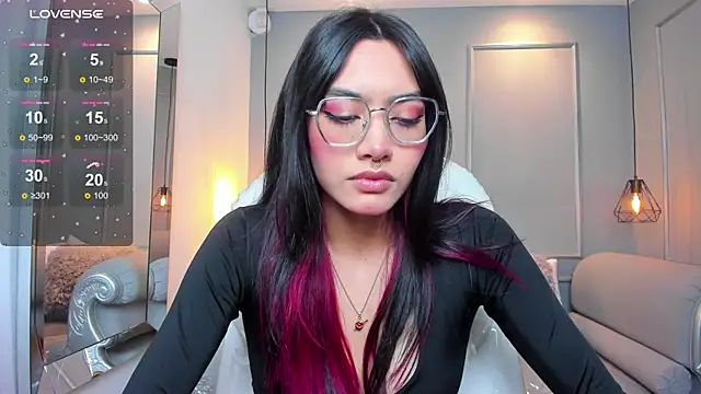 Snapshot of AzuraKindong chatting on November 18, 2025, 7:17 pm AzuraKindong online show from November 18, 2025, 7:17 pm