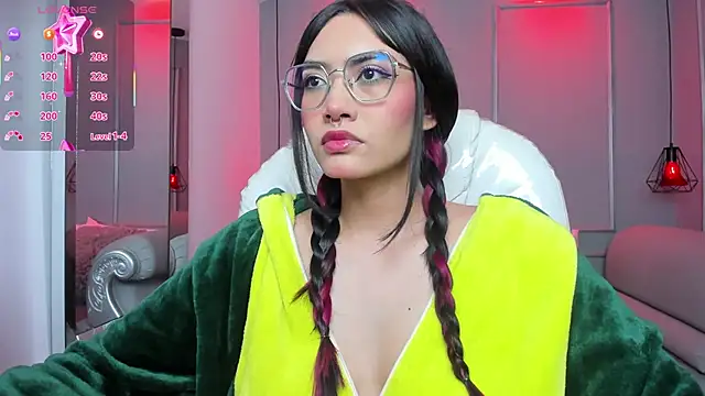 Snapshot of AzuraKindong chatting on December 15, 2025, 7:20 pm AzuraKindong online show from December 15, 2025, 7:20 pm