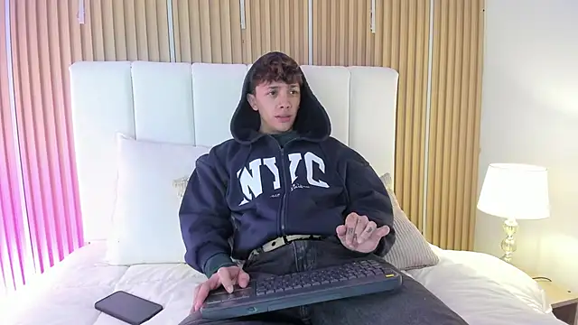 Tomy Rox online show from March 19, 2026, 7:47 pm