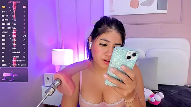 hottie mine  online show from October 18, 2025, 7:27 pm