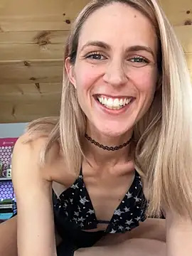 Snapshot of DanaeJustine chatting on November 11, 2025, 11:53 pm DanaeJustine online show from November 11, 2025, 11:53 pm