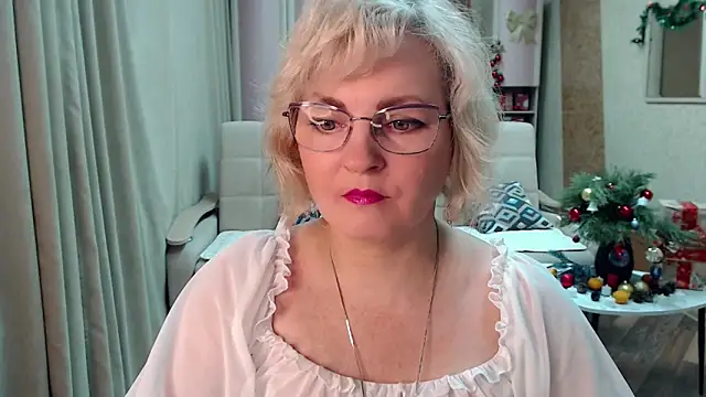 BlondeBrilliant7 online show from December 22, 2024, 3:11 pm