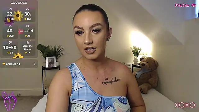 Snapshot of SecretSienna chatting on March 9, 2025, 7:45 am SecretSienna online show from March 9, 2025, 7:45 am