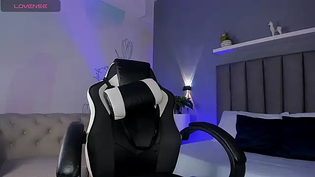 atenea jones online show from October 3, 2025, 5:03 pm