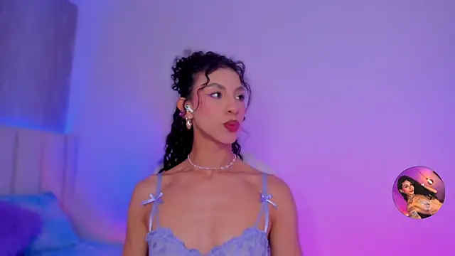 Snapshot of MiissCharlotte chatting on November 12, 2025, 1:32 am MiissCharlotte online show from November 12, 2025, 1:32 am