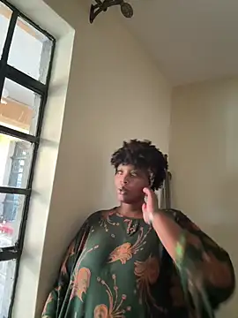 MsWhiteChocolatte online show from April 18, 2026, 12:29 pm