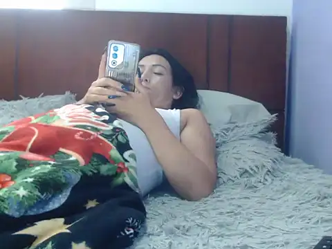 Snapshot of Laura_martin_ chatting on March 22, 2025, 12:14 pm Laura martin online show from March 22, 2025, 12:14 pm