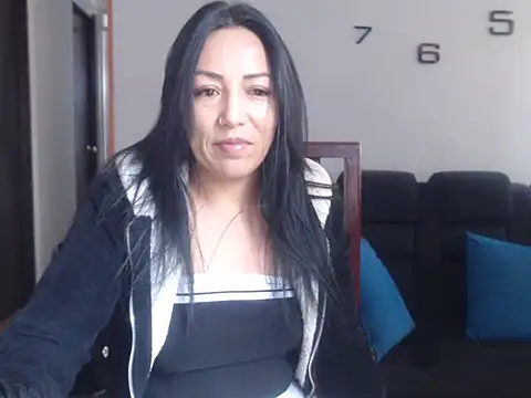 Snapshot of Laura_martin_ chatting on March 12, 2025, 5:38 pm Laura martin online show from March 12, 2025, 5:38 pm