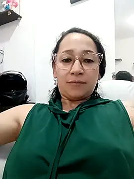 emilypoppy3 online show from April 16, 2026, 10:34 pm