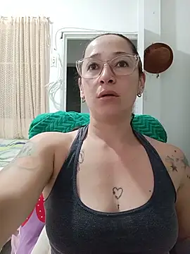 Snapshot of emilypoppy3 chatting on June 11, 2026, 1:05 am emilypoppy3 online show from June 11, 2026, 1:05 am