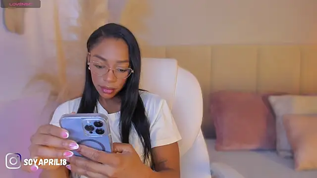 aprilebony  online show from April 4, 2026, 10:55 am