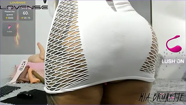 Snapshot of _Mia_Brunette_ chatting on January 9, 2025, 3:12 pm Mia Brunette online show from January 9, 2025, 3:12 pm