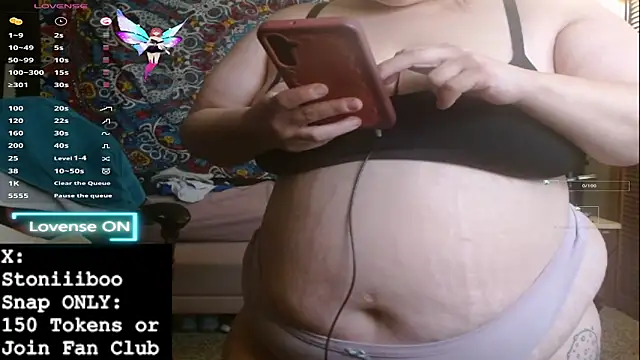 Snapshot of Stoniiiboo chatting on October 15, 2025, 12:46 pm Stoniiiboo online show from October 15, 2025, 12:46 pm