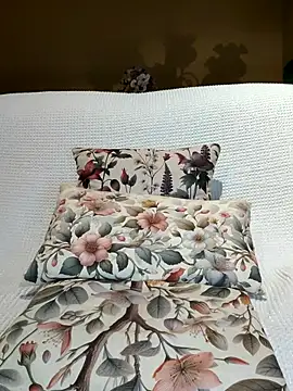 Snapshot of Melody87 chatting on November 20, 2025, 8:09 pm Melody87 online show from November 20, 2025, 8:09 pm