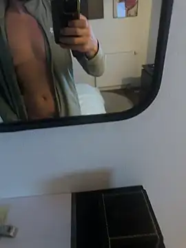 Guitccch online show from November 4, 2025, 9:07 pm