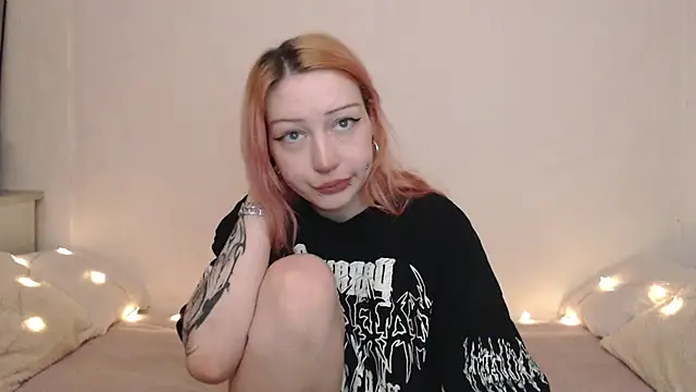 Snapshot of Emily_hardcore chatting on May 8, 2026, 10:24 pm Emily hardcore online show from May 8, 2026, 10:24 pm