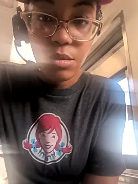 samone9 online show from March 26, 2026, 1:42 pm