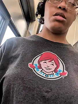 samone9 online show from April 10, 2026, 5:20 pm