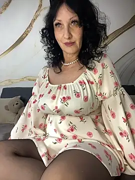 Katie-n online show from November 5, 2025, 7:00 am