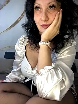 Katie-n online show from September 24, 2025, 6:42 am