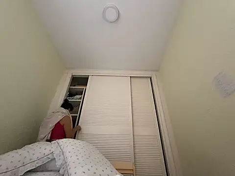 sweeviolet online show from January 26, 2025, 11:06 am