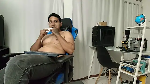 Snapshot of hott_dicks chatting on May 6, 2026, 10:58 pm hott dicks online show from May 6, 2026, 10:58 pm