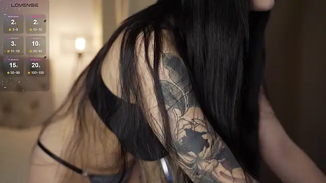 Snapshot of LindaWarners chatting on October 26, 2025, 1:28 am LindaWarners online show from October 26, 2025, 1:28 am