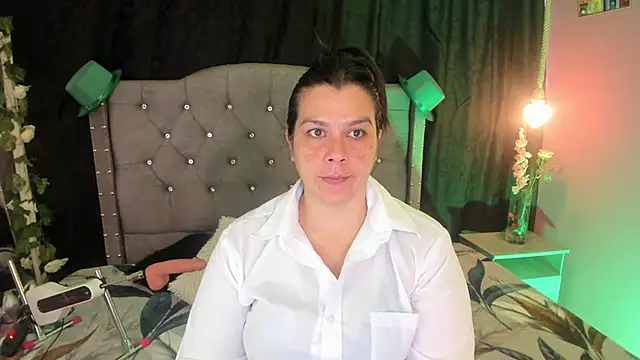 martina foxy  online show from March 18, 2025, 11:44 am