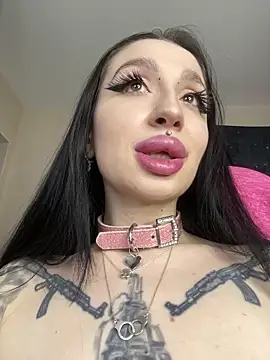 Snapshot of Molly__Moon chatting on March 14, 2026, 2:39 am Molly Moon online show from March 14, 2026, 2:39 am