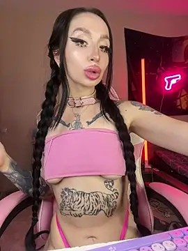 Snapshot of Molly__Moon chatting on August 7, 2026, 2:17 am Molly Moon online show from August 7, 2026, 2:17 am