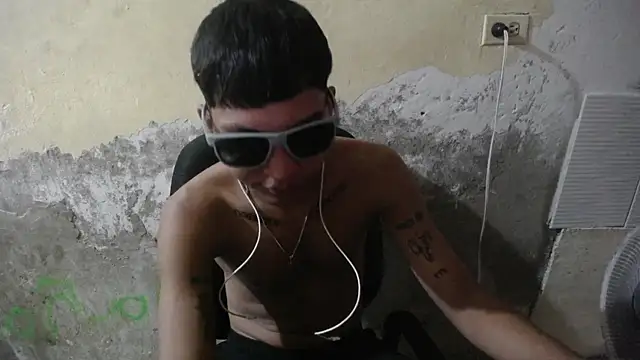 Sxntisaul   online show from December 19, 2025, 8:33 pm