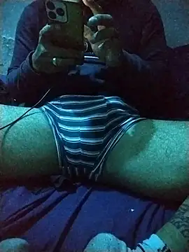 Snapshot of Woofer_dick chatting on December 1, 2025, 3:40 am Woofer dick online show from December 1, 2025, 3:40 am