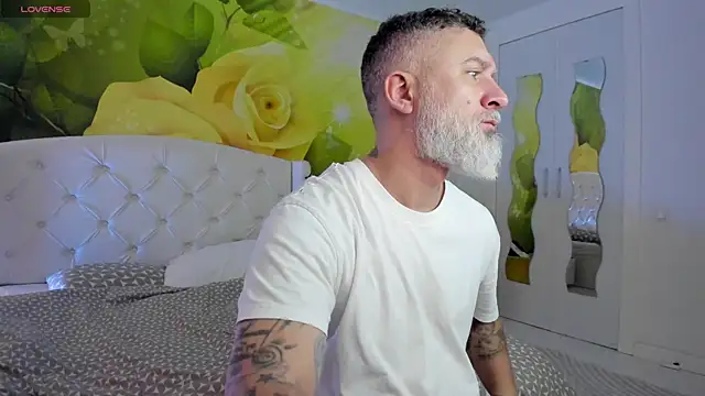 BlowMyXXL online show from February 18, 2026, 9:17 am