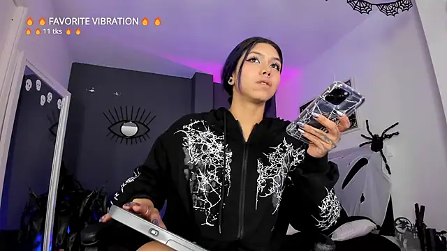 Raven Witch  online show from February 1, 2026, 6:39 pm