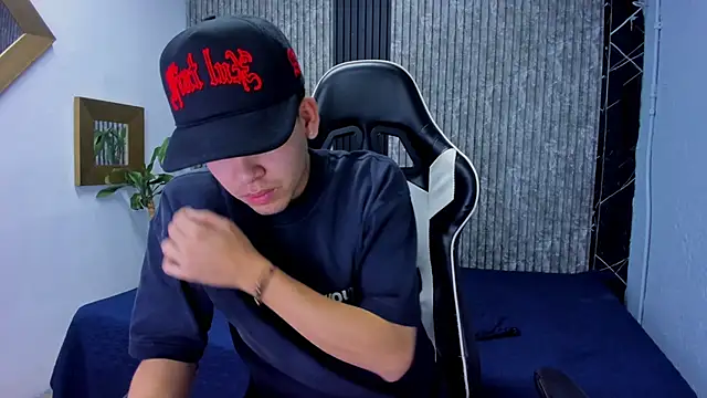 Mike 0233  online show from November 13, 2025, 5:22 am