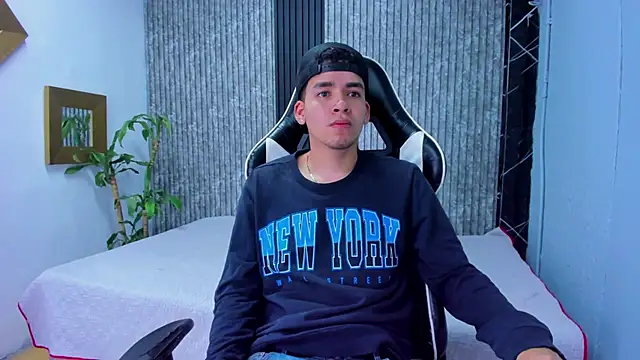 Mike 0233  online show from November 6, 2025, 4:16 am