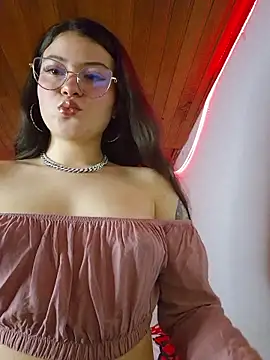 juli05star20 online show from April 3, 2026, 3:24 am